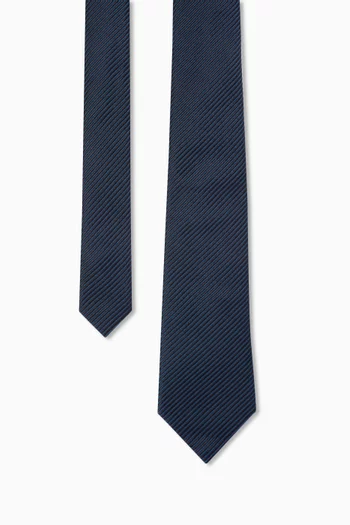 ربطة عنق بنقشة خطوط هندسية دقيقة حرير