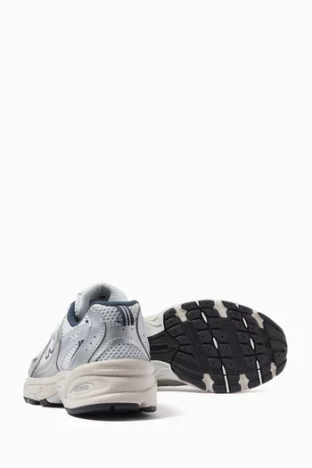 530 Sneakers in Mesh