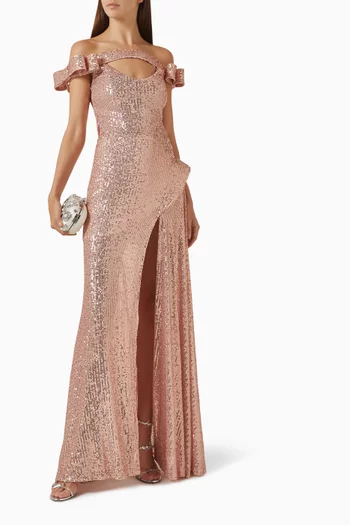 فستان سهرة بأكتاف مكشوفة وتطريزات بالترتر