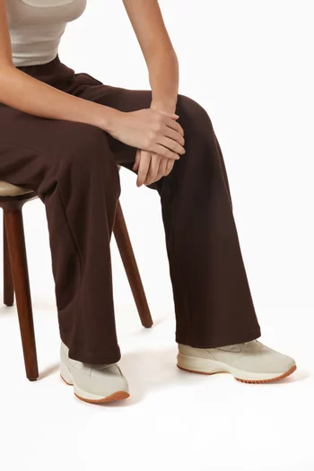 سنيكرز انتراكتيف شمواه وجلد نابا