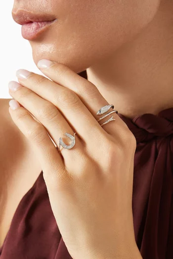 Huwaita Twirl Diamond Ring in 18kt Gold
