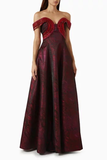 فستان سهرة بأكتاف مكشوفة وتطريزات جاكار