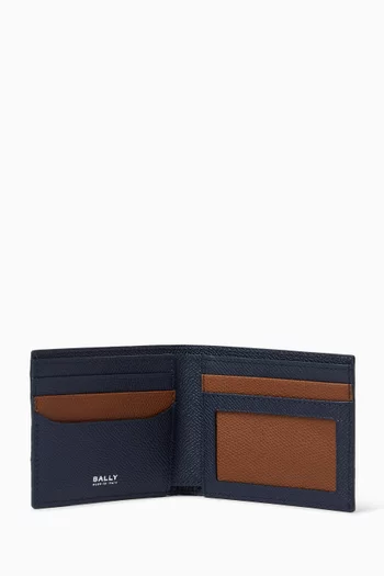 Essential Bifold Wallet in Grained Leather