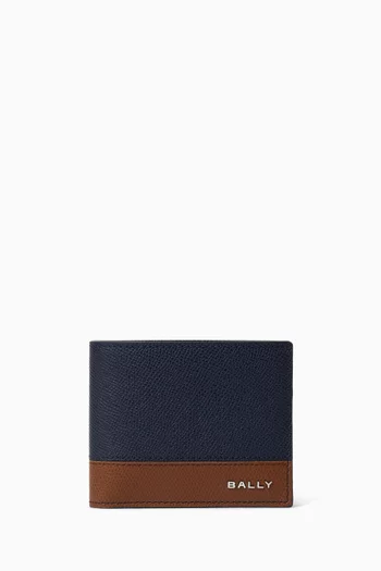 Essential Bifold Wallet in Grained Leather