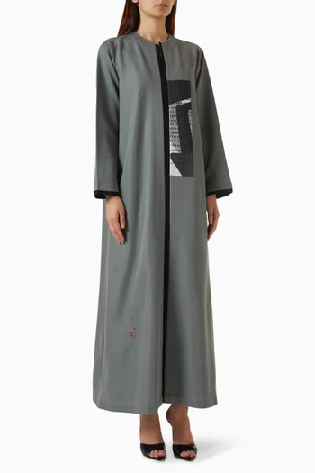 عباية مزينة برقعة