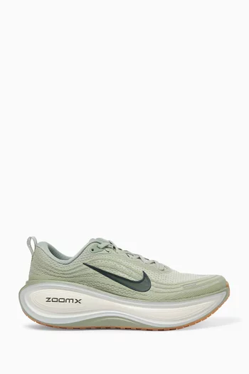Vomero Plus Sneakers in Mesh