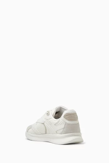 Lightweight Runner Sneakers in Mesh