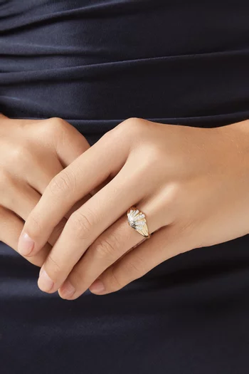 Baby Chevaliere Coquillage Diamants Ring in 9kt Yellow Gold
