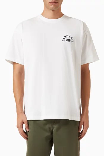 تي شيرت بشعار الماركة المقوس قطن