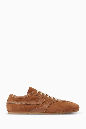 Sneakers in Suede