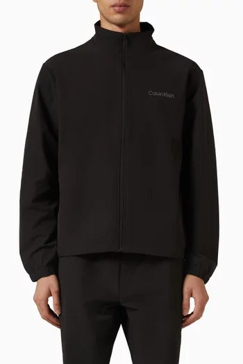 جاكيت بتصميم مقاوم للرياح