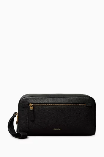 Logo Dopp Kit in Leather