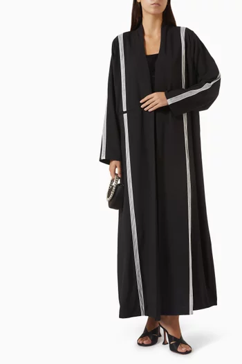 عباية مزينة بخطوط كريب