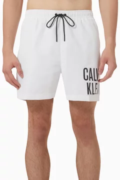 أبيض
