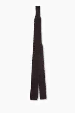 أسود