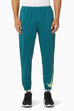 Buy Nike Green Nike Essential Wild Run Knit Pants For Men Online Ounass Bahrain