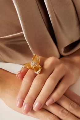 Buy Oscar de la Renta White Tri Leaf Pearl Flower Ring in Metal For Women Online Ounass Bahrain
