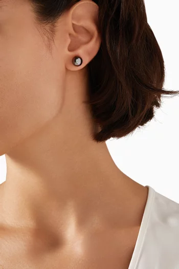 Akila Pearl Stud Earrings in 18kt White Gold