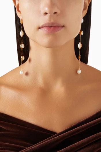 Dangling Chain Pearl Earrings in 18kt Gold-plated Brass