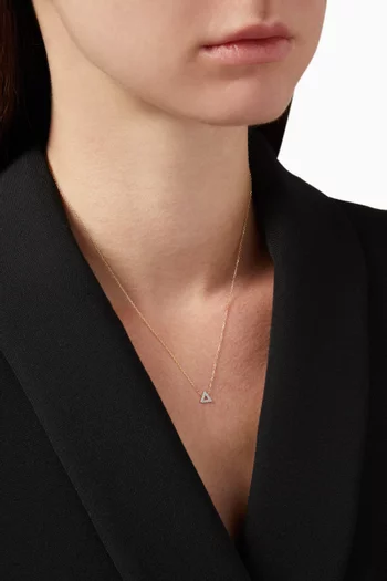 قلادة ذهب أصفر عيار 14 بتصميم مثلث مرصعة بماسات صغيرة