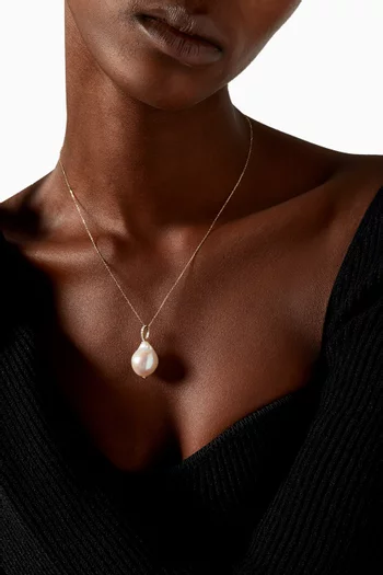 قلادة مزينة باللؤلؤ الباروكي والماس ذهب أصفر عيار 14