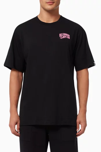 تي شيرت جيرسيه بشعار الماركة بتصميم مقوس ولون فاقع