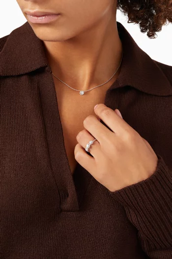 خاتم سلاسل مرصع بثلاث ماسات ذهب أبيض عيار 18