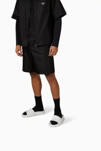 حذاء مفتوح مطاط ناعم بشعار الماركة