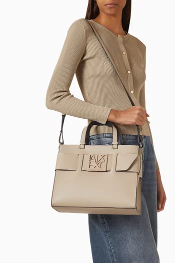 حقيبة يد كبيرة بحلية شعار الماركة جلد صناعي