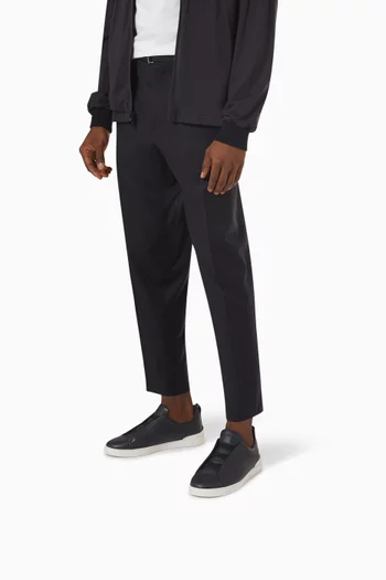 سنيكرز جلد غزال أسفل الكاحل مزين بحياكة ثلاثية