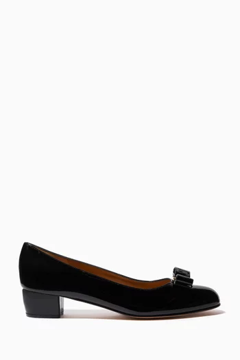 Vara Bow 30 Round-toe Pumps in Naplak