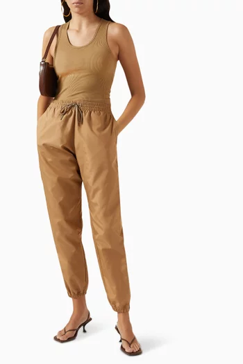 بنطال بتصميم عملي