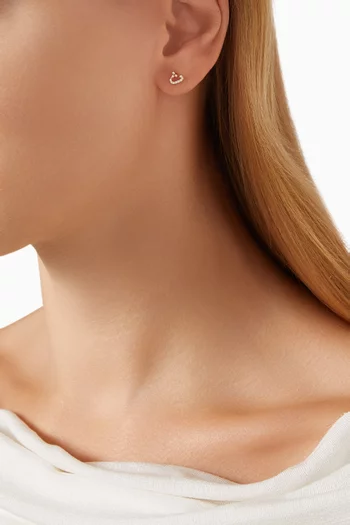 قرط منفرد بتصميم حرف عربي ث مرصع بالماس ذهب أصفر عيار 18