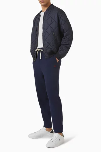 بنطال رياضي برباط تضييق وشعار الماركة