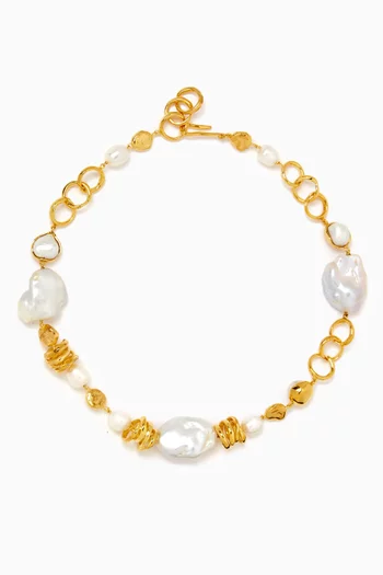 Mismatched Feminine Waves Pearl Necklace in 18kt Gold-plated Brass