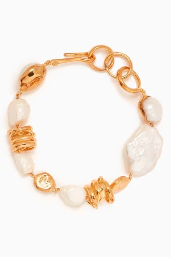 Mismatched Feminine Waves Pearl Bracelet in 18kt Gold-plated Brass