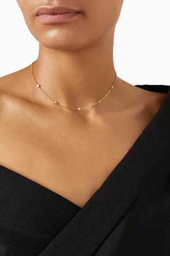 قلادة رقبة مرصعة بخمس ماسات مستديرة ذهب عيار 18