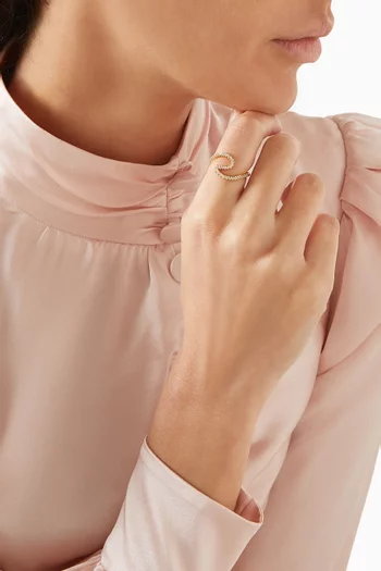 خاتم سيرف بتصميم مموج مرصع بالماس ذهب عيار 18