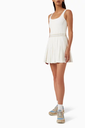 فستان بيتشد لوسيت قصير مزيج نايلون معاد تدويره