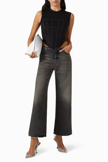 بنطال جينز كوريا دبليو بي بقصة بويفريند وتفاصيل ممزقة دينم