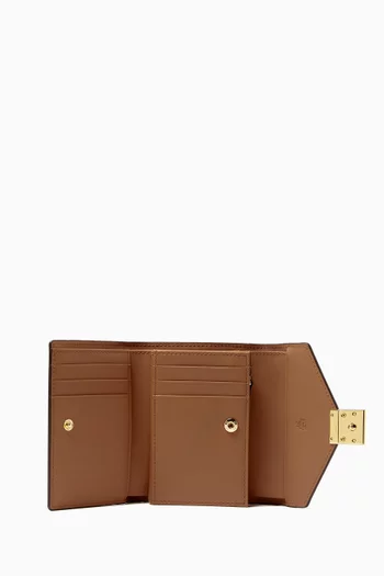 محفظة تريسي ثلاثية الطي قنب مزين بنقشة فيزيتوس