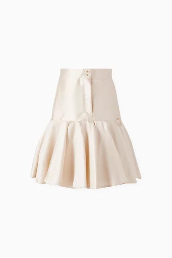 تنورة بقصة ضيقة من أعلى وواسعة من أسفل