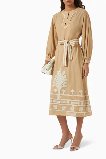 فستان متوسط الطول مطرز بحزام