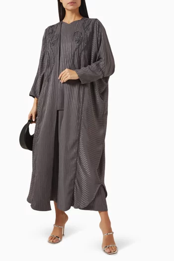 طقم عباية مطرزة