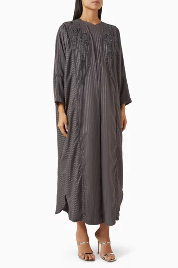 طقم عباية مطرزة