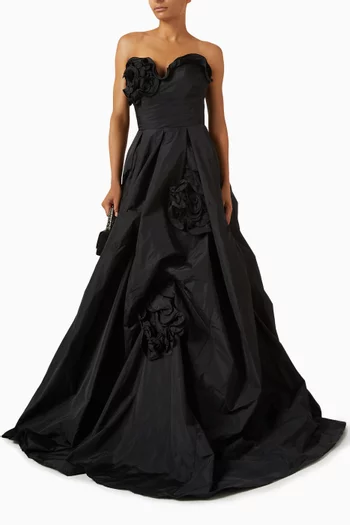 فستان سهرة بلا حمالات مزين بزهور تفتا