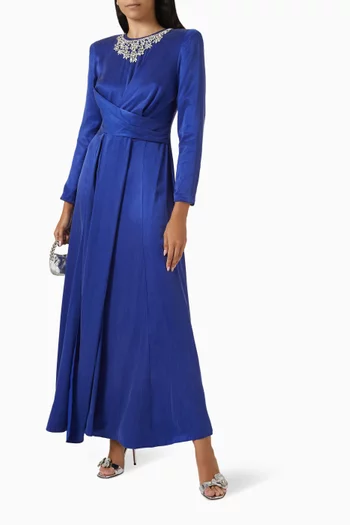 فستان بورتيا طويل بتطريزات على فتحة الرقبة ستان