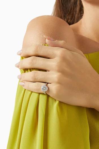 Oval Diamond Ring in 18kt White Gold