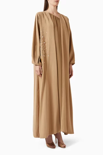 طقم عباية وفستان مزين بتطريزات