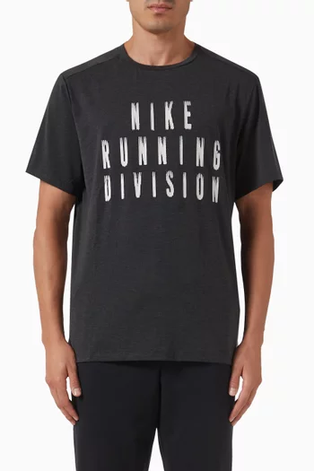 تي شيرت للجري بتقنية Dri-FIT
